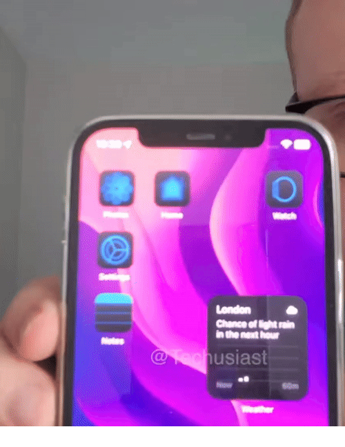 아이폰 버튼 볼륨을 누르면, 검은 베젤이 안쪽으로 쑥 들어가서 놀라서 알아봅니다. iOS18